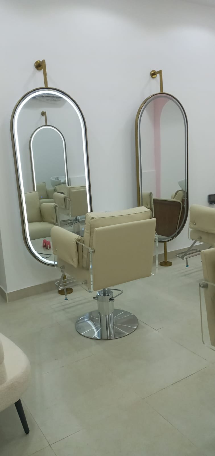 oval wall mirror